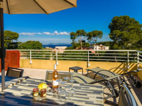 Beautiful holiday home with sea view